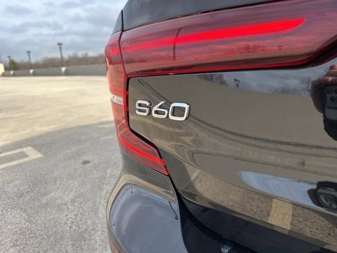 Used 2021 Volvo S60 T5 Momentum image 34