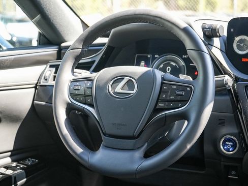 Used 2022 Lexus ES 300h w/ Premium Package FWD image 14