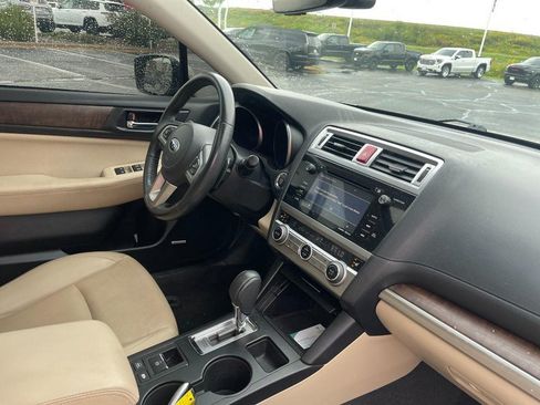 Used 2017 Subaru Outback 2.5i Limited AWD/4WD image 2