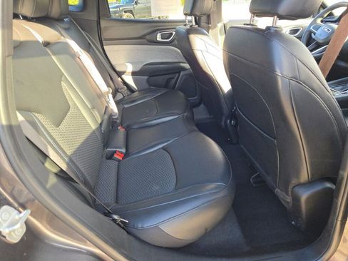 Used 2024 Jeep Compass Latitude AWD/4WD image 9