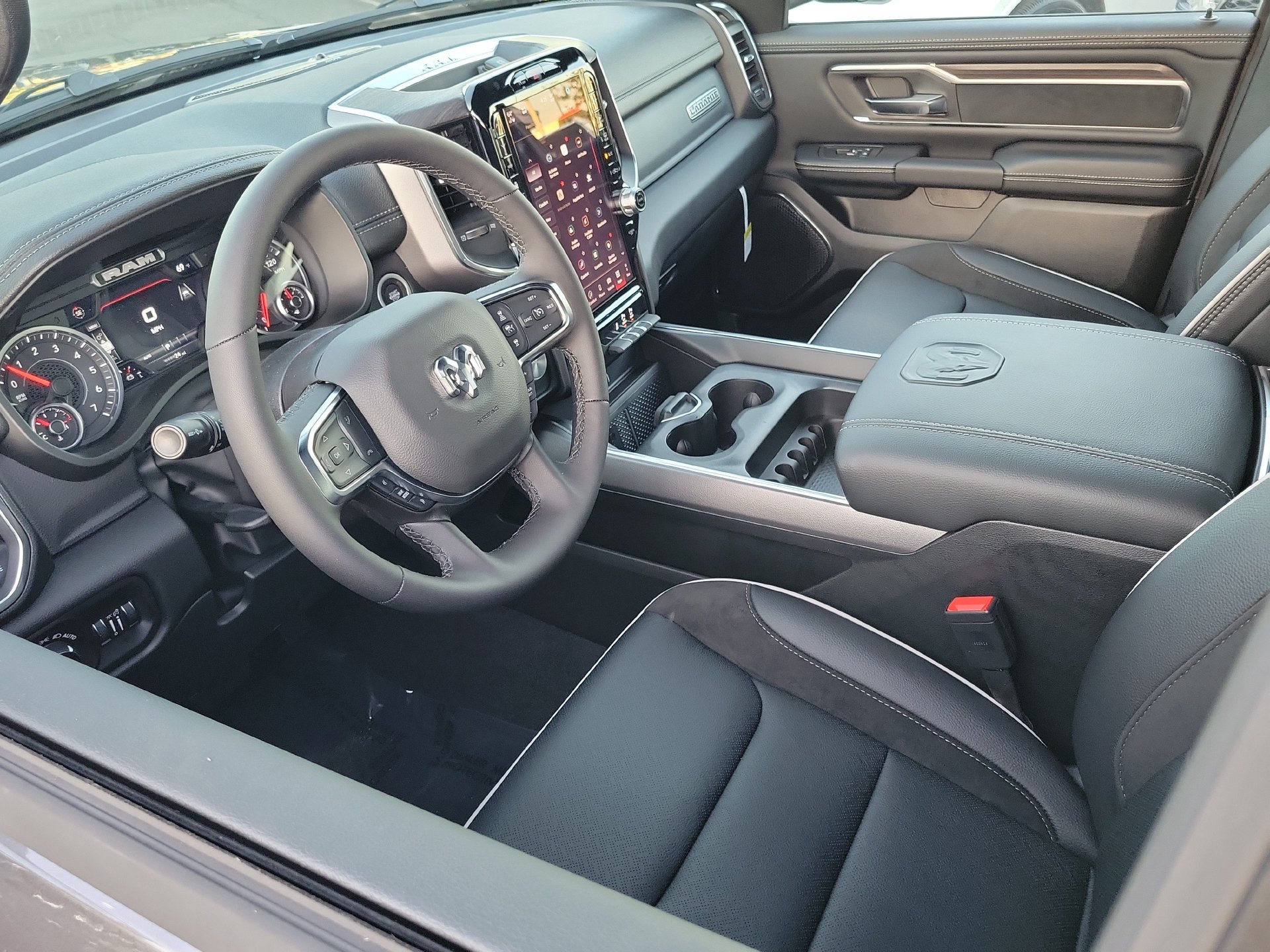 New 2026 RAM 1500 Laramie AWD/4WD image 3