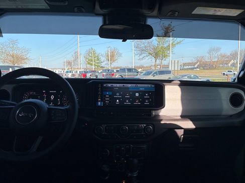 Used 2024 Jeep Wrangler Willys image 2