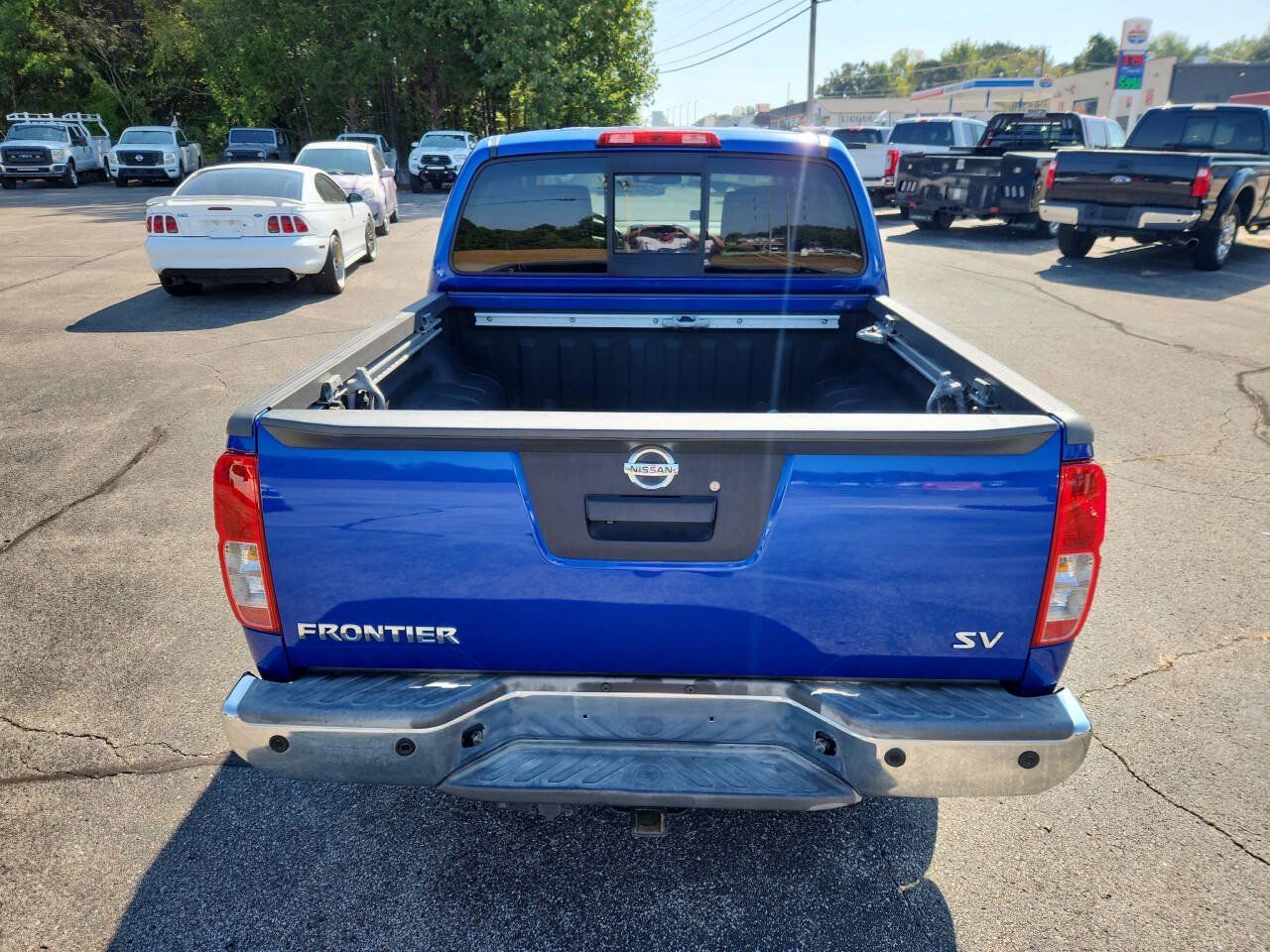 Used 2015 Nissan Frontier SV w/ SV Value Truck Package RWD image 7