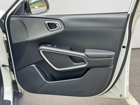 Used 2025 Kia Soul S FWD image 40