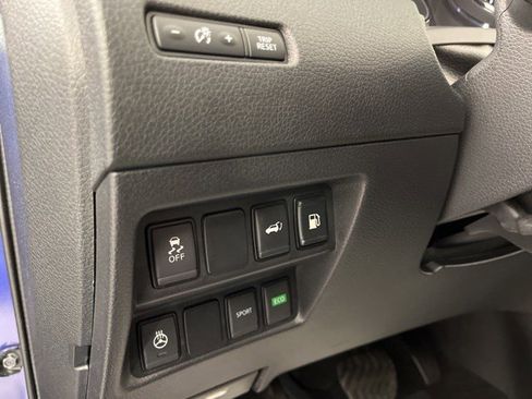 Used 2018 Nissan Rogue SV w/ Sun & Sound Touring Package image 26