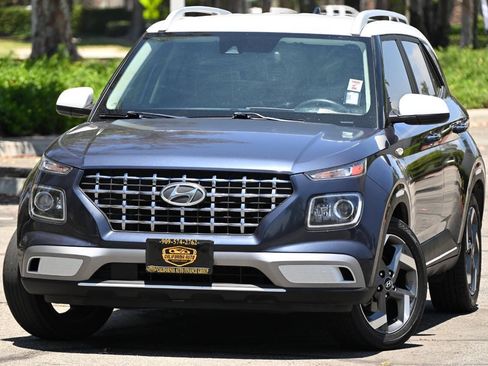 Used 2022 Hyundai Venue Limited FWD image 1
