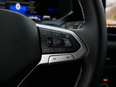 Used 2024 Volkswagen Taos SE w/ Panoramic Sunroof Package image 27