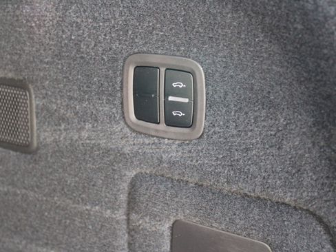 Certified 2025 Porsche Cayenne image 34