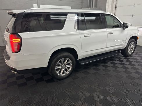 Used 2021 Chevrolet Suburban Premier w/ Premium Package image 10