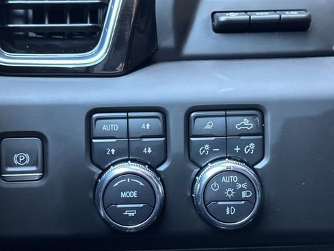 Used 2023 GMC Sierra 1500 Denali w/ Technology Package AWD/4WD image 44