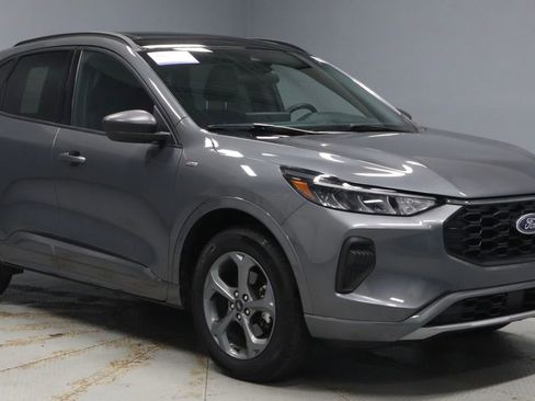 Used 2023 Ford Escape ST-Line w/ Tech Pack #1 AWD/4WD image 1