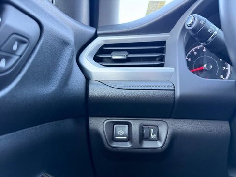 Used 2017 GMC Acadia SLE image 13