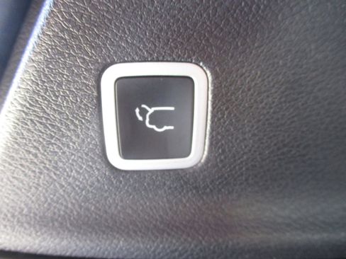 Used 2025 Chrysler Pacifica Select image 41