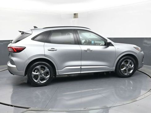 Used 2024 Ford Escape ST-Line w/ Cold Weather Package FWD image 3