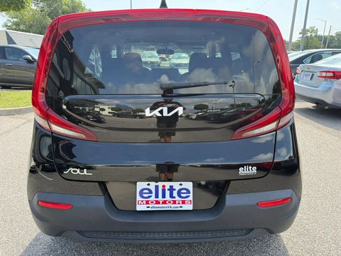 Used 2022 Kia Soul LX FWD image 6