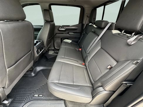Used 2022 Chevrolet Silverado 1500 LTZ w/ LTZ Convenience Package II AWD/4WD image 15