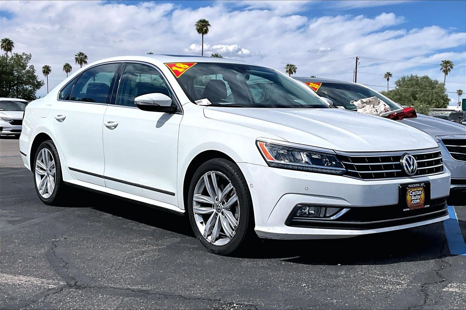 Used 2018 Volkswagen Passat 2.0T SEL Premium FWD image 2