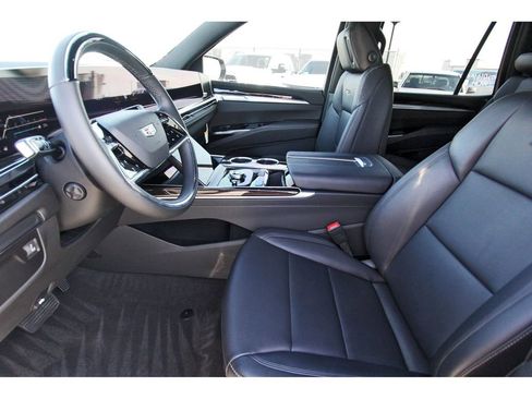 Used 2025 Cadillac Escalade Luxury image 6