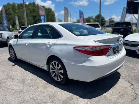 Used 2015 Toyota Camry XLE w/ Moonroof Package image 3