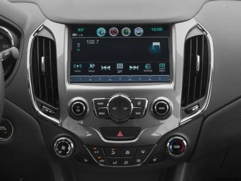 Used 2017 Chevrolet Cruze LT image 13