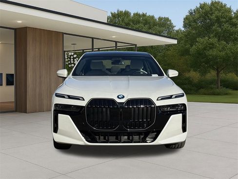 Used 2025 BMW i7 eDrive50 w/ M Sport Package image 3