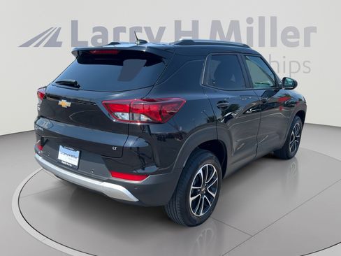 Used 2025 Chevrolet TrailBlazer LT w/ Convenience Package AWD/4WD image 5
