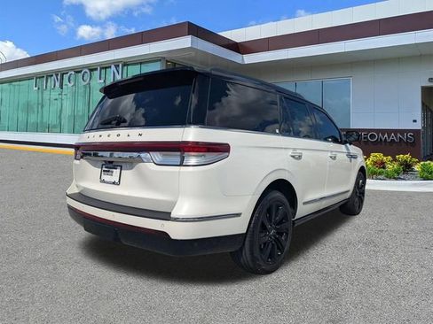 Certified 2024 Lincoln Navigator Black Label AWD/4WD image 4