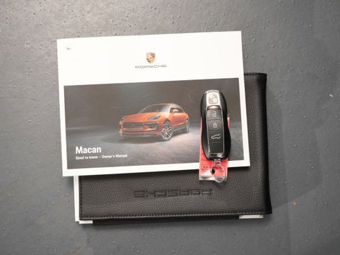 Used 2022 Porsche Macan AWD/4WD image 60