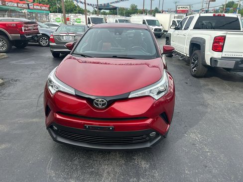 Used 2018 Toyota C-HR XLE FWD image 2