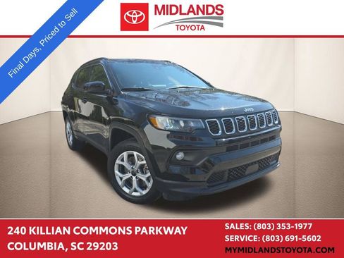 Used 2025 Jeep Compass Latitude AWD/4WD image 1