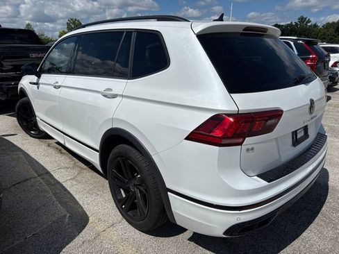 Used 2024 Volkswagen Tiguan SE R-Line AWD/4WD image 3