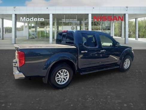Used 2015 Nissan Frontier SV w/ SV Value Truck Package AWD/4WD image 5