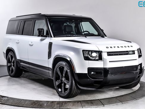 Used 2025 Land Rover Defender 130 X-Dynamic SE AWD/4WD image 1