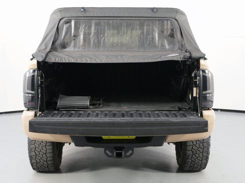 Used 2020 Toyota Tacoma TRD Sport image 9