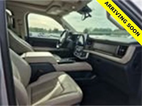 Used 2023 Ford Expedition Limited image 4
