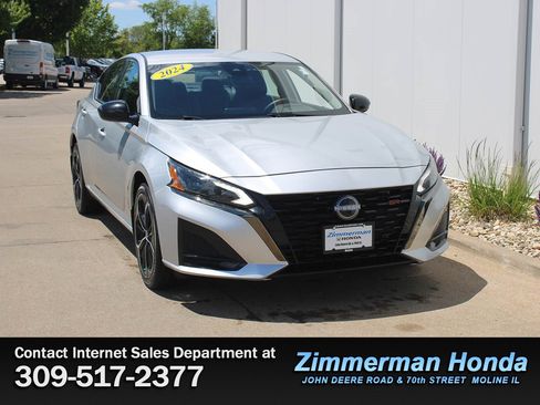 Used 2024 Nissan Altima 2.5 SR AWD/4WD image 3