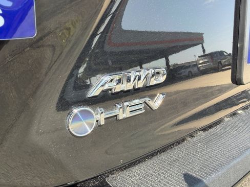 Used 2025 Toyota Camry SE AWD/4WD image 10