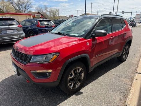 Used 2017 Jeep Compass Trailhawk w/ Leather Interior Group AWD/4WD image 3