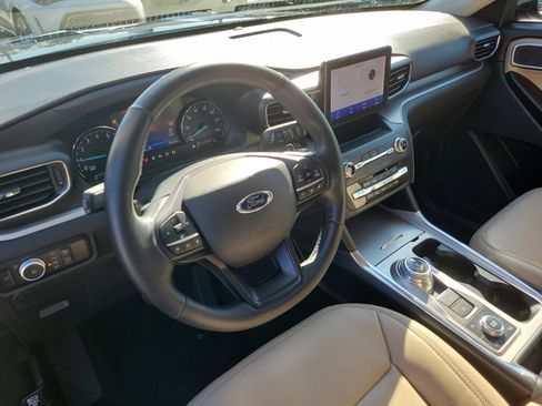 Used 2020 Ford Explorer XLT w/ Equipment Group 202A image 23