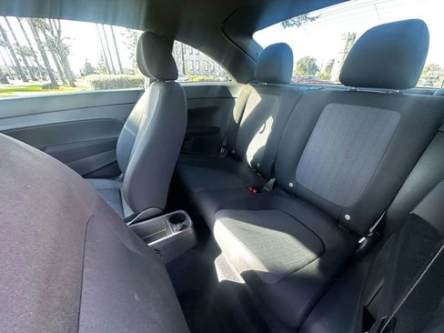 Used 2012 Volkswagen Beetle 2.5 image 7