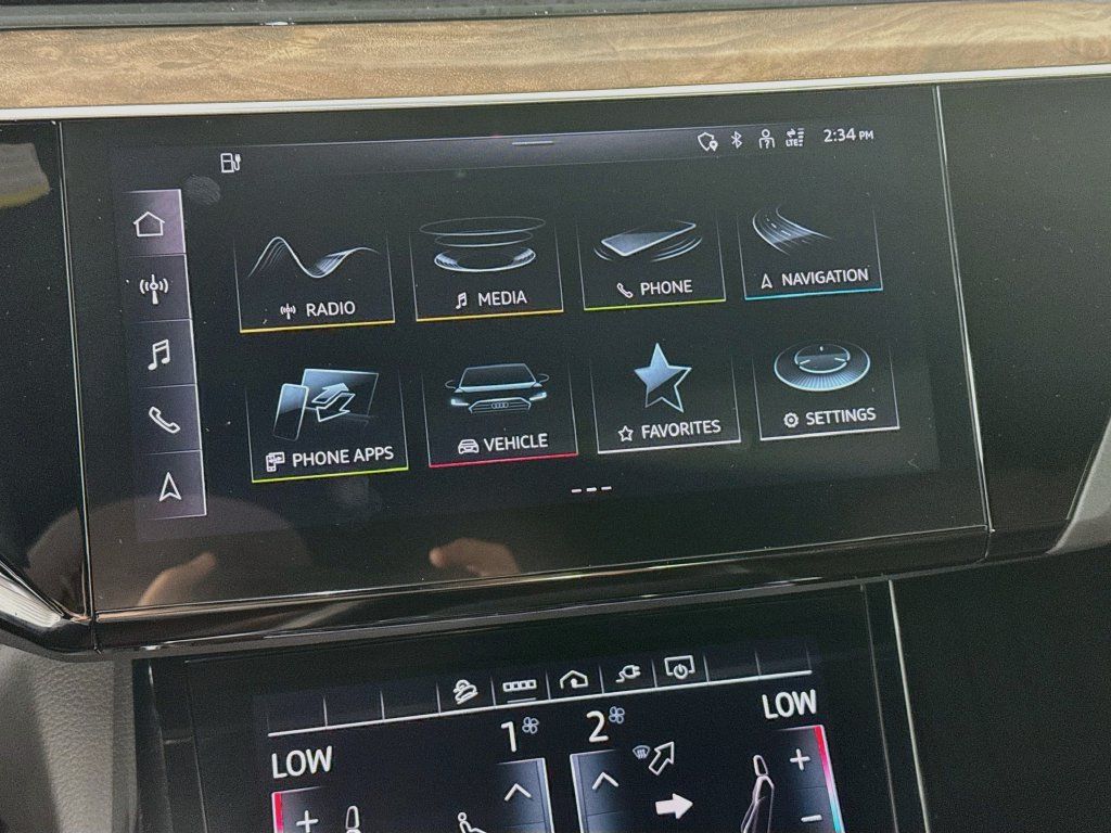 Used 2022 Audi e-tron Premium Plus AWD/4WD image 14