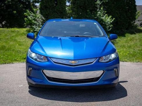 Used 2017 Chevrolet Volt LT w/ Comfort Package FWD image 2