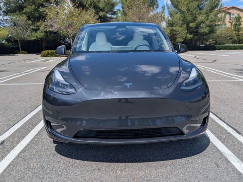Used 2024 Tesla Model Y Long Range image 2