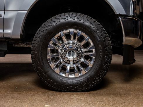 Used 2022 Ford F250 XLT w/ XLT Premium Package image 11