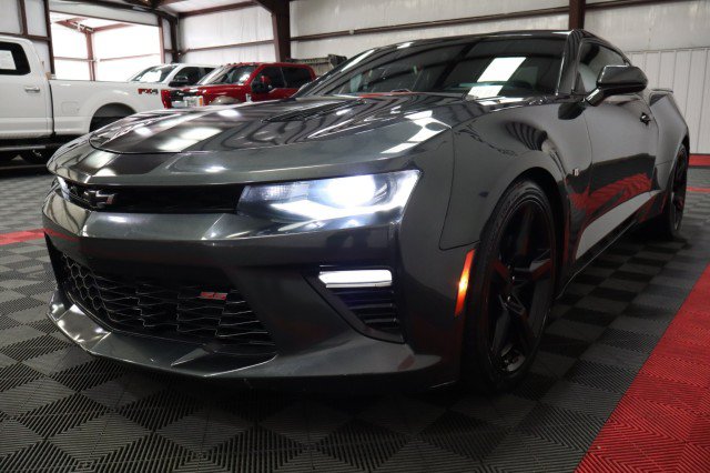 Used 2018 Chevrolet Camaro SS RWD image 20