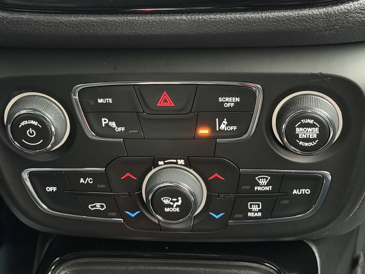 Used 2018 Jeep Compass Limited w/ Navigation Group AWD/4WD image 28