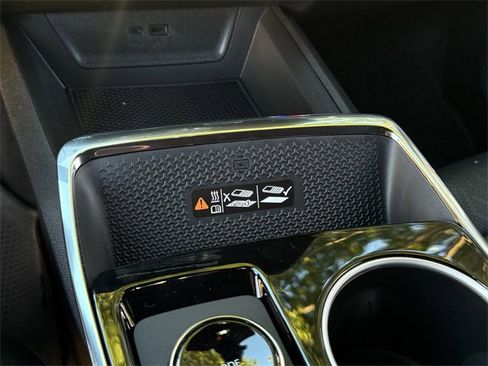 New 2026 Chevrolet Equinox LT w/ Convenience Package II image 18