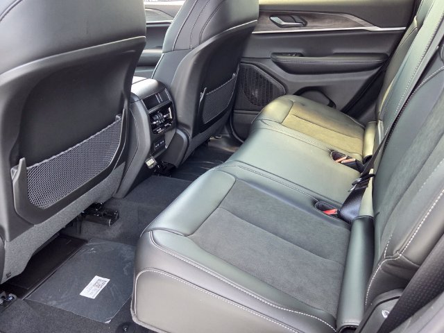 New 2027 Jeep Grand Cherokee Altitude RWD image 12