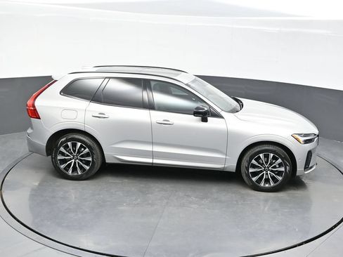 Used 2025 Volvo XC60 B5 Plus AWD/4WD image 37