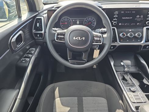 Certified 2023 Kia Sorento LX image 13